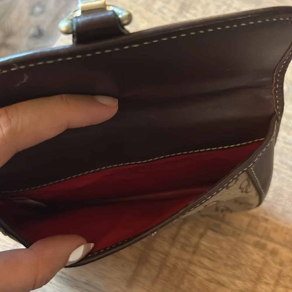 Dooney & Bourke (B18) wristlet bag